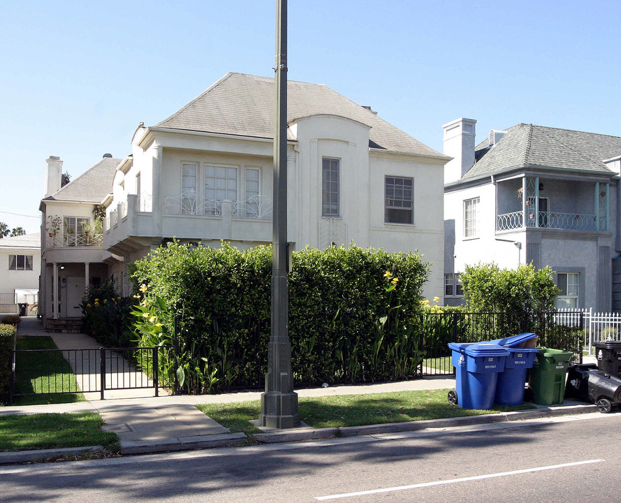 8566 W Olympic Blvd in Los Angeles, CA - Foto de edificio