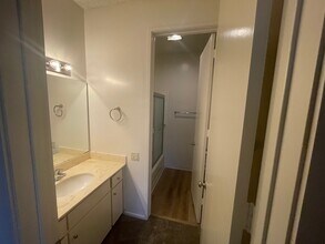 1840 Fairburn Ave, Unit #310 in Los Angeles, CA - Foto de edificio - Building Photo