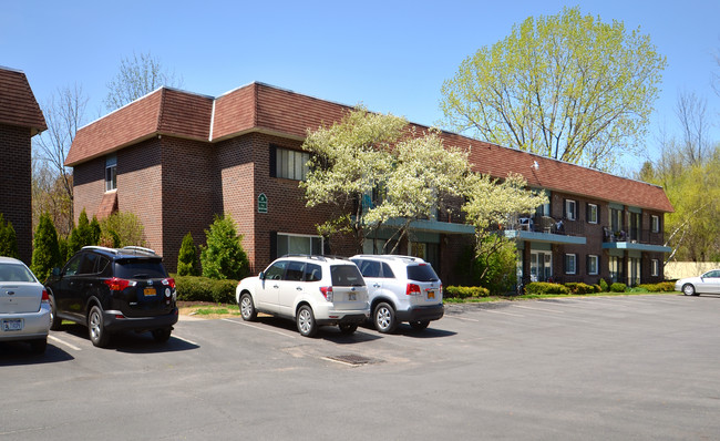 Sherwood Terrace Apartments in Saratoga Springs, NY - Foto de edificio - Building Photo