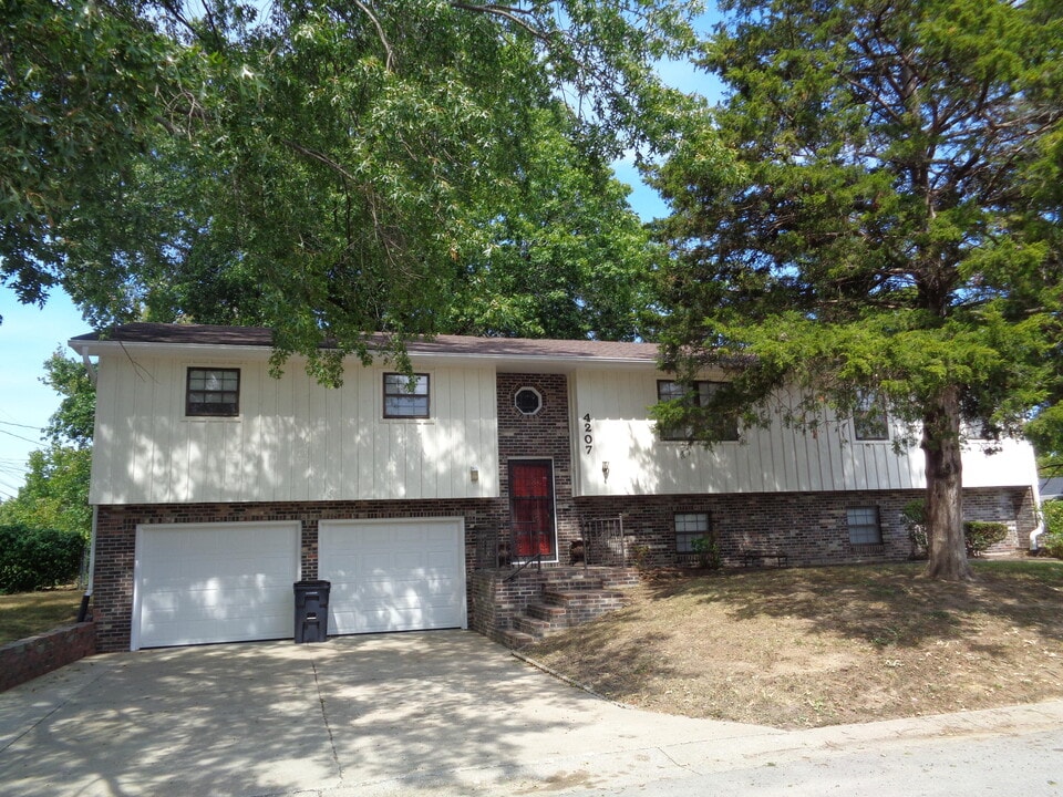 4207 Faurot Dr in Columbia, MO - Building Photo