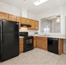 682 Windbrook Cir in Newport News, VA - Building Photo - Building Photo