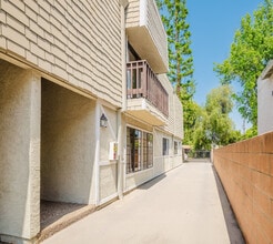4509 Vista Del Monte Ave, Unit 5 in Los Angeles, CA - Building Photo - Building Photo