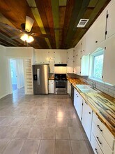 914 Back St in Columbus, TX - Building Photo - Building Photo