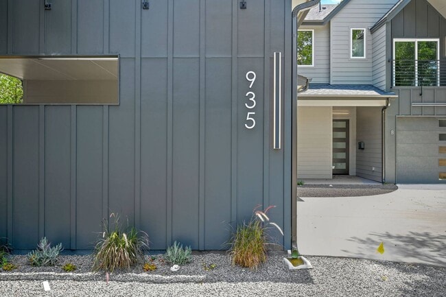 935 E 51st St in Austin, TX - Building Photo - Building Photo