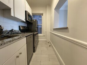 910 Massachusetts Ave, Unit 1 in Cambridge, MA - Building Photo - Building Photo