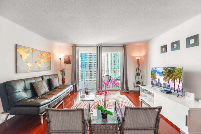 1200 Brickell Bay Dr in Miami, FL - Building Photo - Building Photo