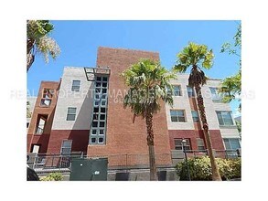 71 E Agate Ave-Unit -UNIT 203 in Las Vegas, NV - Building Photo - Building Photo