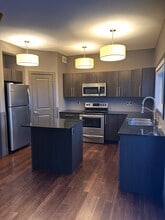 411 Hampton Cir in Saskatoon, SK - Building Photo - Building Photo