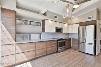 1039 W Laguna Dr in Tempe, AZ - Building Photo - Building Photo
