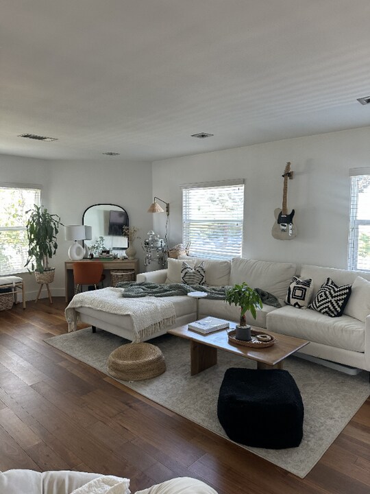 10880 National Blvd in Los Angeles, CA - Building Photo