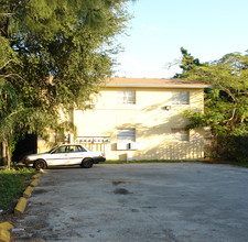 21 NW 59th St in Miami, FL - Building Photo - Building Photo