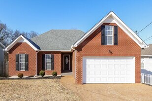 721 Shandale Dr in Nashville, TN - Building Photo