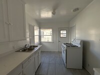 14210 Sylvan St, Unit 3 in Van Nuys, CA - Building Photo - Building Photo