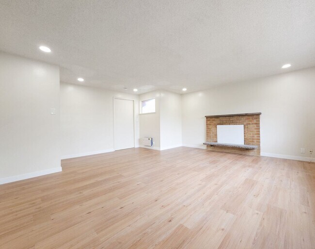 2020 Eastlake Ave E in Seattle, WA - Building Photo - Building Photo