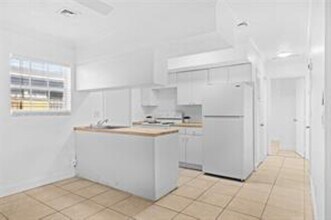 1017 NE 23rd Dr, Unit 1 in Wilton Manors, FL - Building Photo - Building Photo