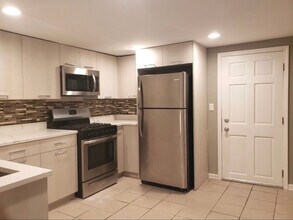 2214 N Mango Ave in Chicago, IL - Building Photo - Building Photo