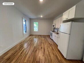 82 Hendrix St in Brooklyn, NY - Building Photo - Building Photo
