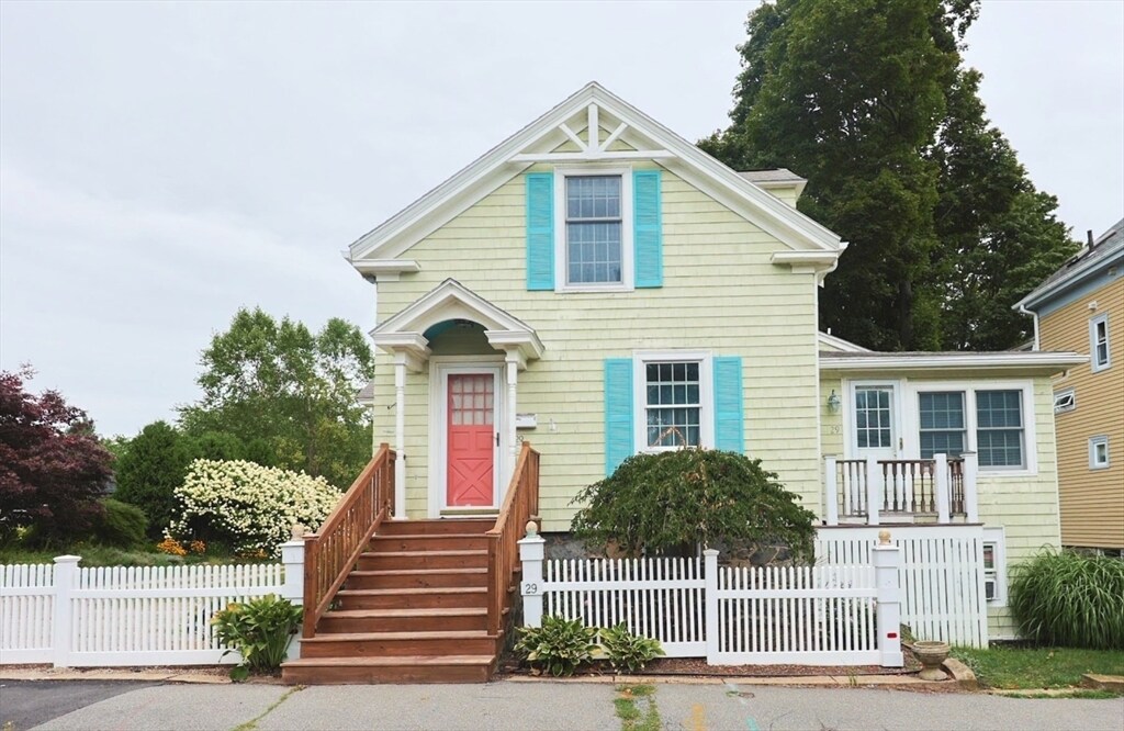 29 Lincoln Ave in Marblehead, MA - Building Photo
