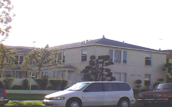 4559-4561 N Banner Dr in Long Beach, CA - Building Photo