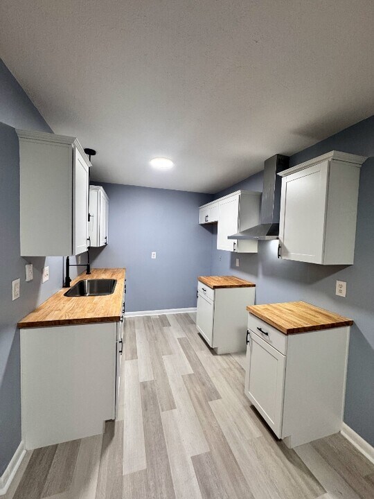 719 Hedgelawn Way in Fayetteville, NC - Building Photo