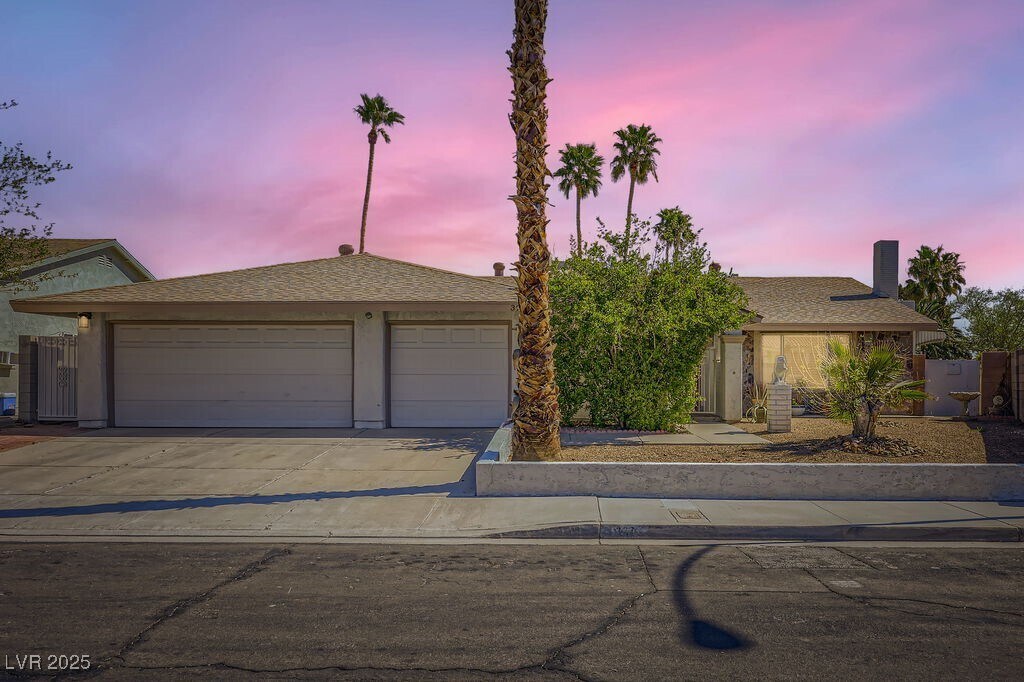 3276 Mountain Spring Rd in Las Vegas, NV - Building Photo