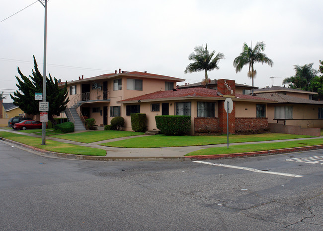 2500 W El Segundo Blvd in Gardena, CA - Building Photo - Building Photo