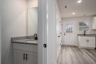 717 7th Ave SW in Hickory, NC - Building Photo - Building Photo