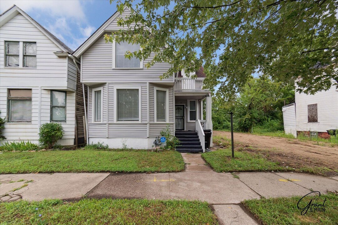 3415 E Canfield St in Detroit, MI - Building Photo