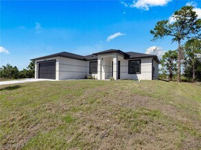 1119 Earhart St E in Lehigh Acres, FL - Building Photo - Building Photo