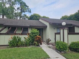263 Deerfield Ct in Royal Palm Beach, FL - Building Photo