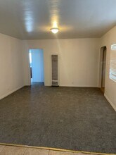 128 S Western Ave in Hemet, CA - Building Photo - Building Photo