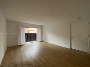 10834 N Kendall Dr in Miami, FL - Building Photo - Building Photo