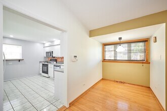 8418 W Crain St in Niles, IL - Building Photo - Building Photo