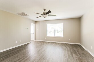 23055 Bellini Dr in Magnolia, TX - Foto de edificio - Building Photo