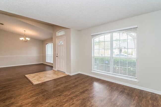 975 Deer Spring Dr in Jacksonville, FL - Building Photo - Building Photo