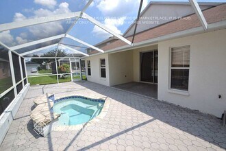 9803 White Barn Way in Riverview, FL - Foto de edificio - Building Photo