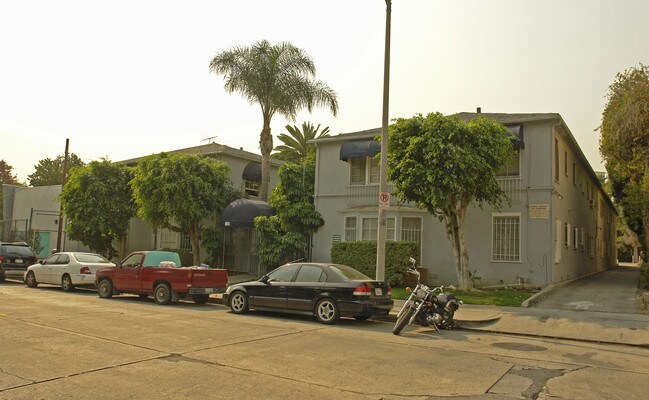 1811 North Cherokee Avenue in Los Angeles, CA - Foto de edificio - Building Photo