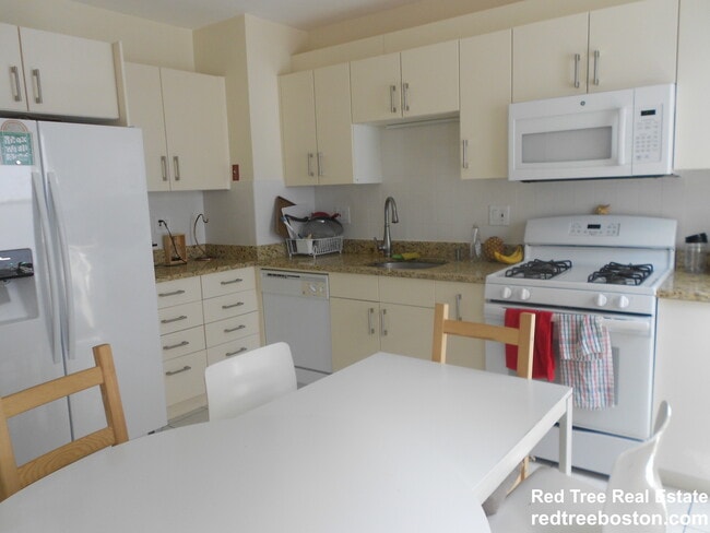 63 Fairbanks St, Unit 2