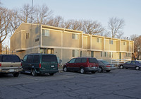 Woodland Park Apartments in St. Cloud, MN - Foto de edificio - Building Photo