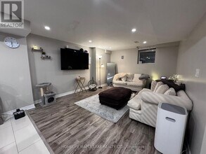 10 Templeton Ct in Brampton, ON - Building Photo - Building Photo