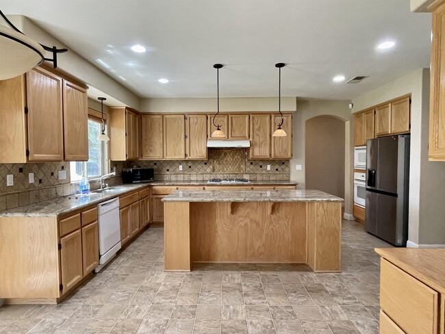 9772 Ellsmere Way in Elk Grove, CA - Building Photo - Building Photo