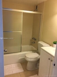 2000 NE 135th St photo'