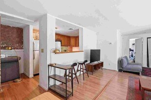 103 Gainsborough St, Unit #005E in Boston, MA - Building Photo