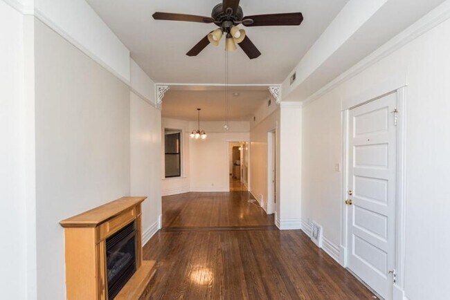 907 W Addison St in Chicago, IL - Building Photo - Building Photo