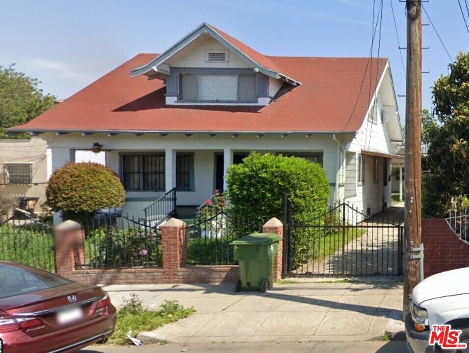 1750 Orchard Ave. in Los Angeles, CA - Building Photo