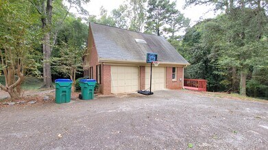 4843 Carlene Way SW in Lilburn, GA - Building Photo - Building Photo