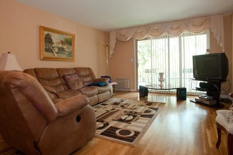 4800 Carol Apartments in Skokie, IL - Foto de edificio - Interior Photo