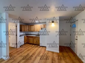 298 W 5th Ave in North Pole, AK - Building Photo - Building Photo