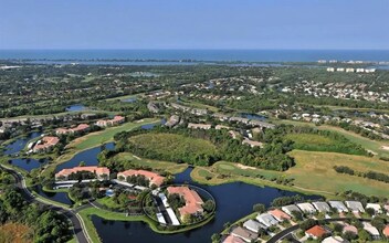 9300 Clubside Cir in Sarasota, FL - Foto de edificio - Building Photo