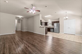 5346 Weeping Bow in Willis, TX - Building Photo - Building Photo